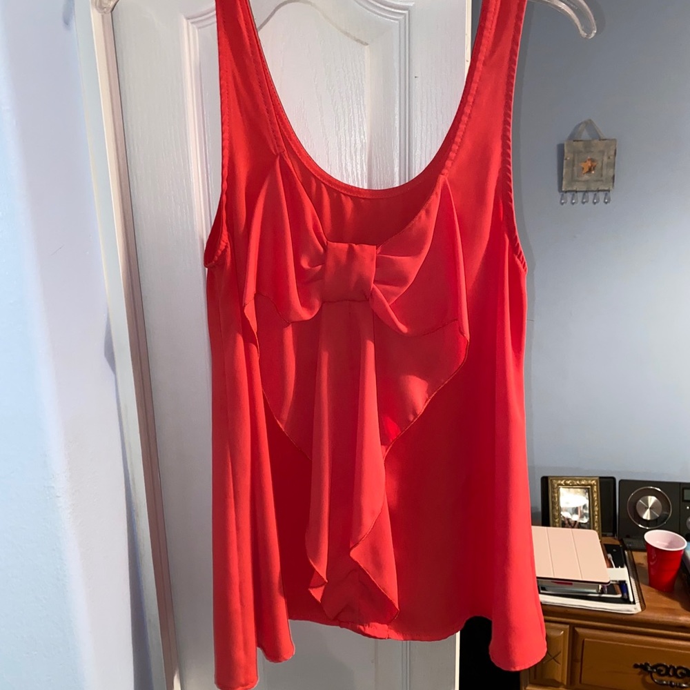 Coral tank with bow detail in the back